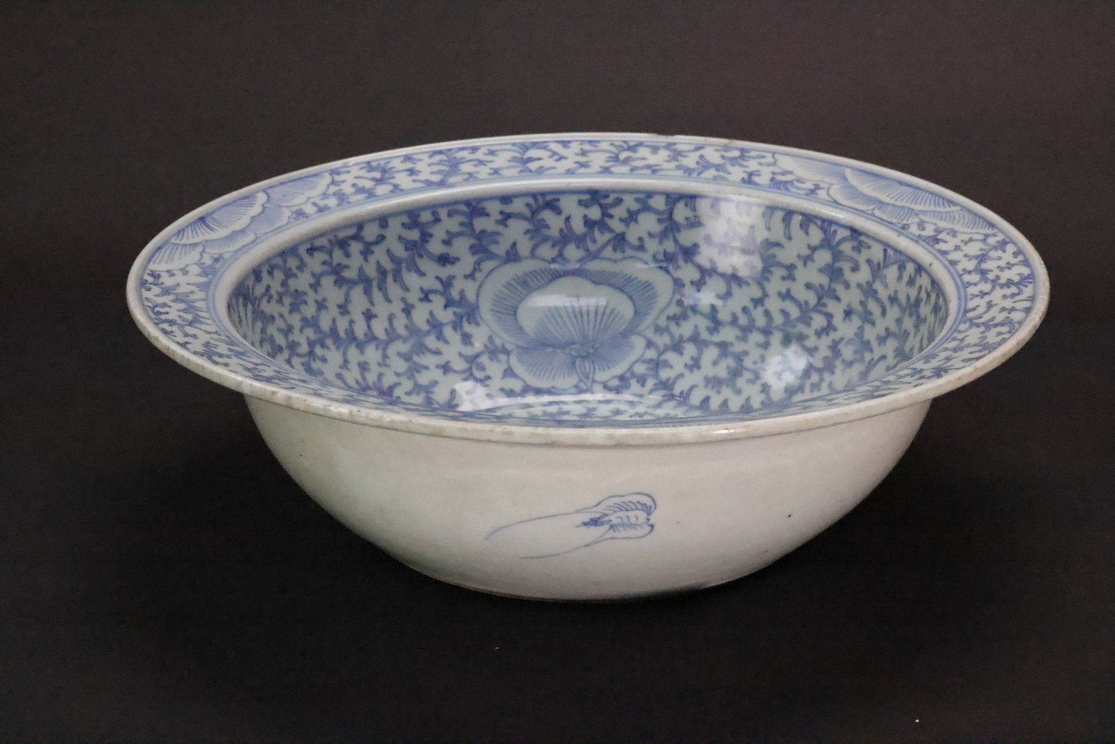 A Fine Pale Blue and White 'Peony Scrolls' Rimmed Basin, Qing Dynasty, Daoguang Period (1 of 6)