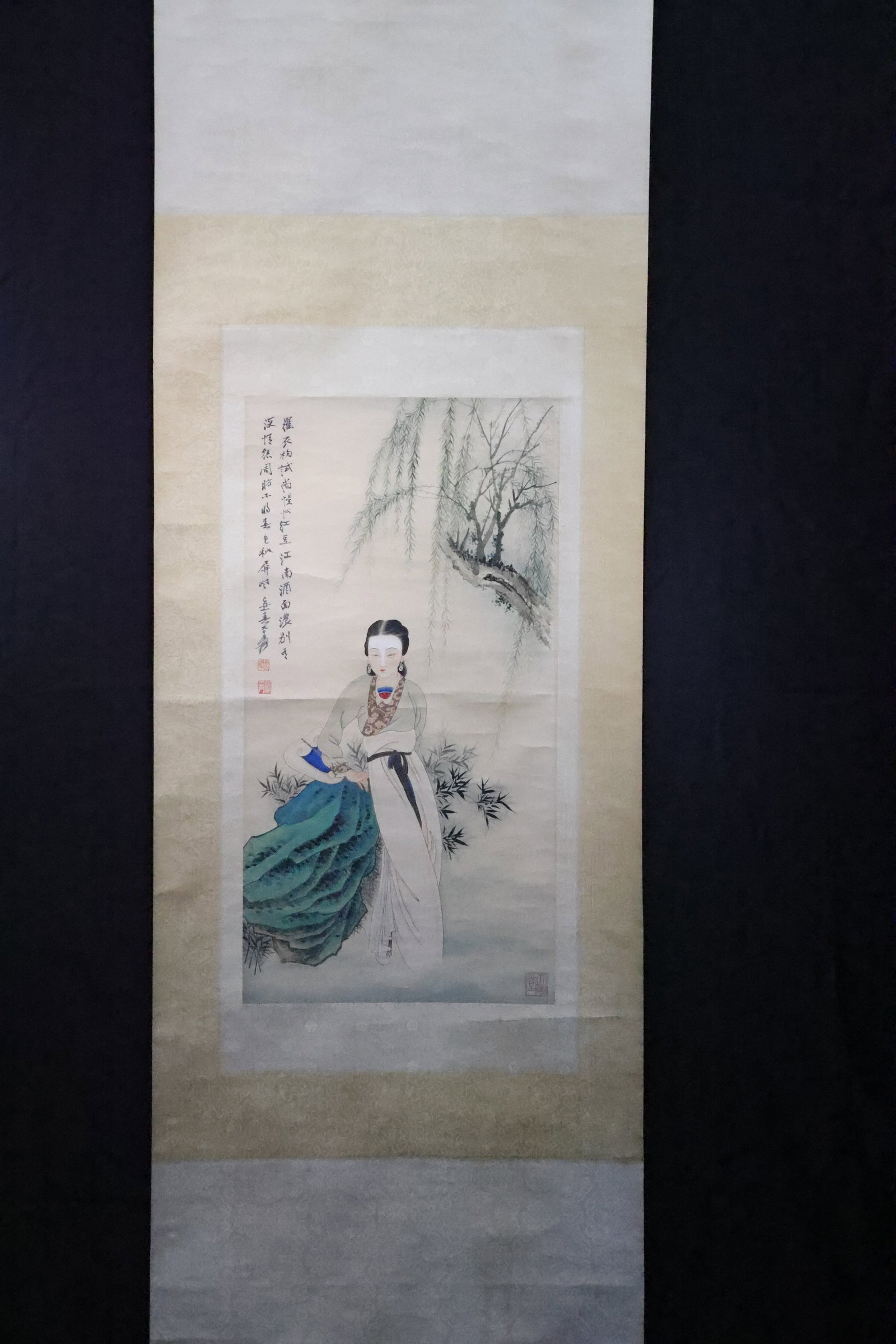 A Hanging Scroll of 'Lady under Willow', Ink and Colour on Paper, In the Style of Zhang Daqian: Estimated Date: Modern. A gongbi-style hanging scroll in the manner of Zhang Daqian, depicting a classical beauty.Attribution: This meticulous (gongbi) figure painting is a modern work executed in the