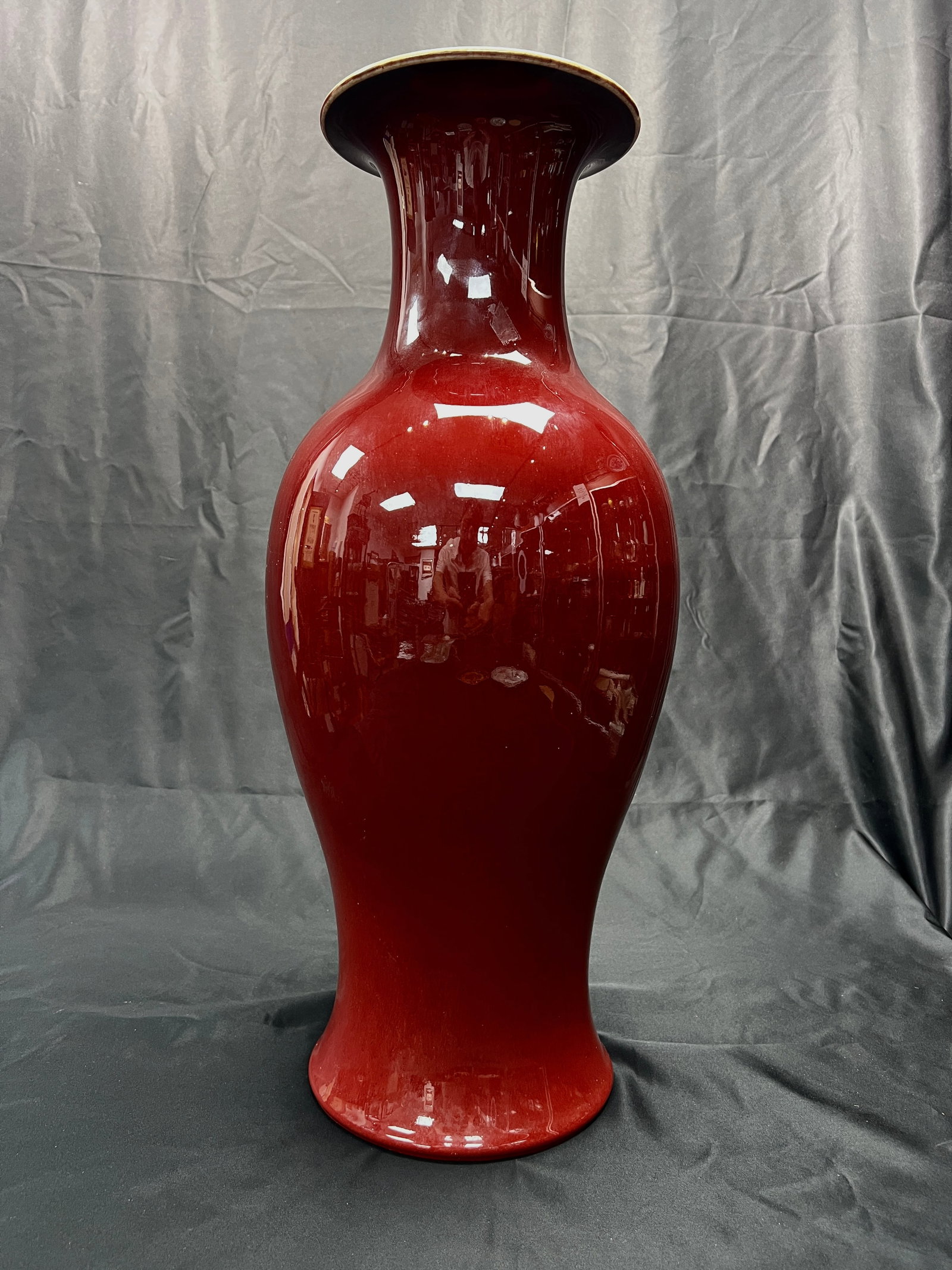 Late Qing Jun-Style Copper-Red Glazed Guanyin Vase with Crackled White-Glazed Base: Estimated Date: Late Qing Dynasty. A Jingdezhen Jun-style copper-red glazed Guanyin vase.Attribution: This vase was produced at Jingdezhen during the late Qing Dynasty in the style of traditional Jun 