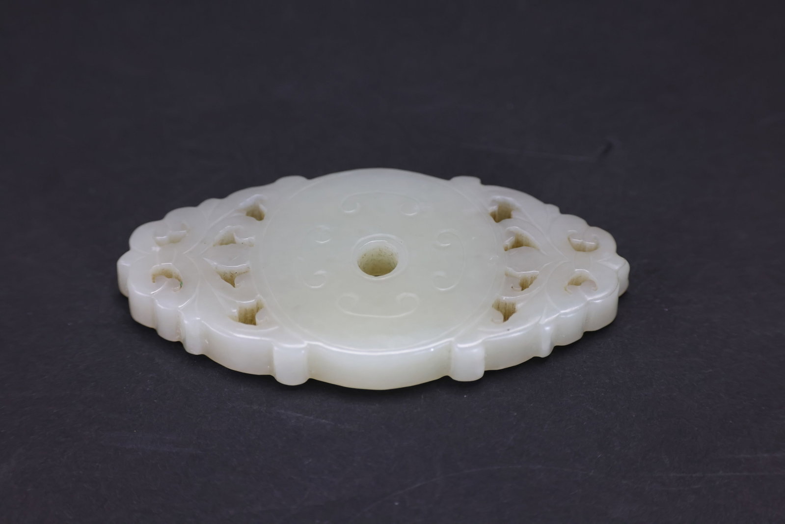 Qing Dynasty pale celadon?white jade ruyi?cloud bi pendant with double?flower knop: Overall good condition H 3.9cm W 8cm