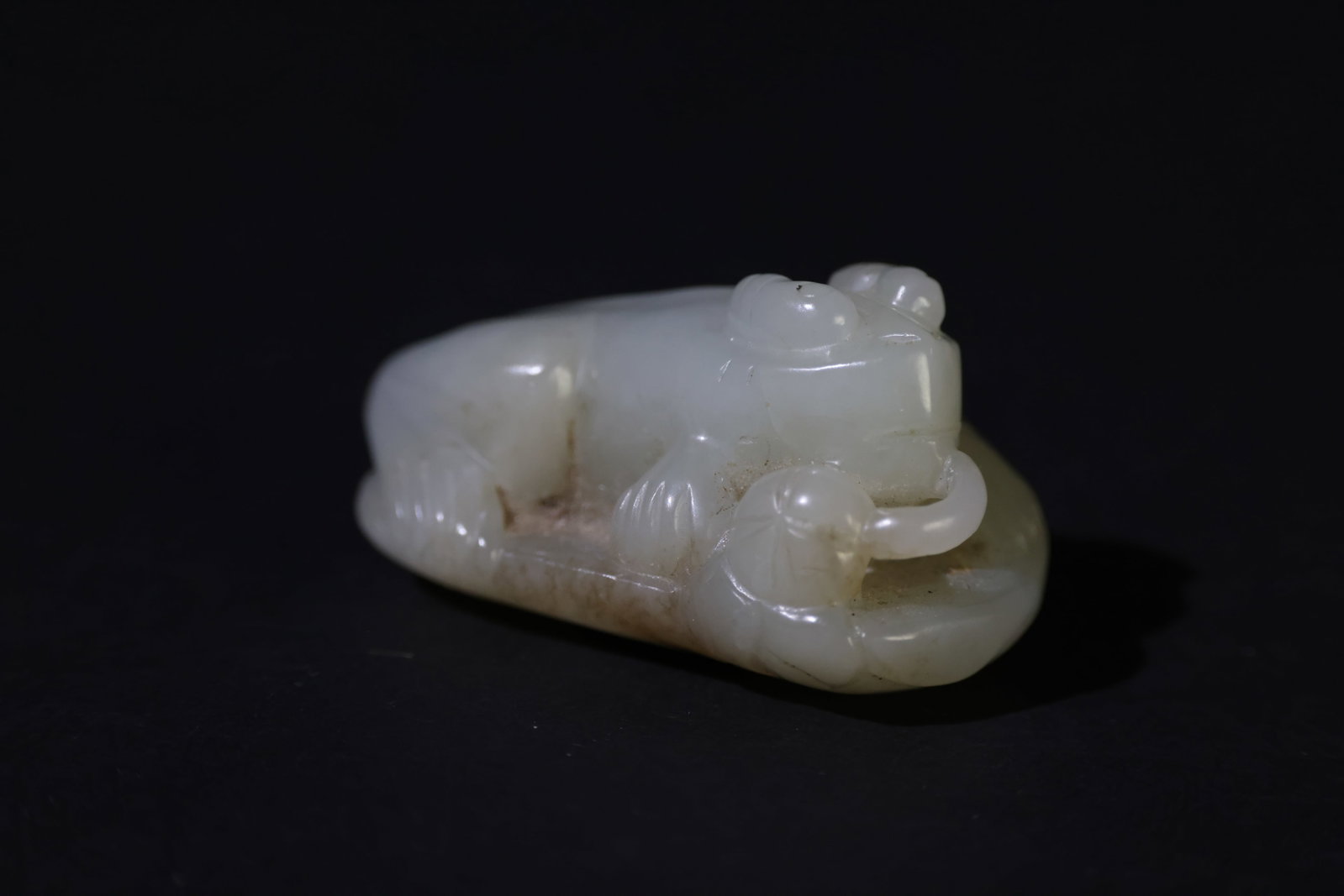 Qing Dynasty pale celadon?white jade lotus leaf and frog ornament: Naturally patinated, otherwise in perfect condition H 2.5cm W 5cm