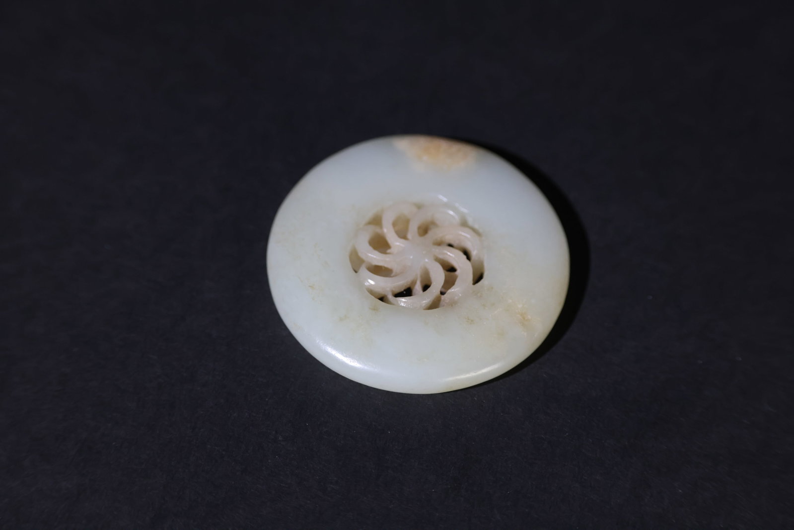 Qing Dynasty White Jade Flower?Shaped Pierced Bi Handpiece (Not for Auction): Natural age patina, good color, otherwise in excellent overall condition. H:5.2cm W:5.2cm