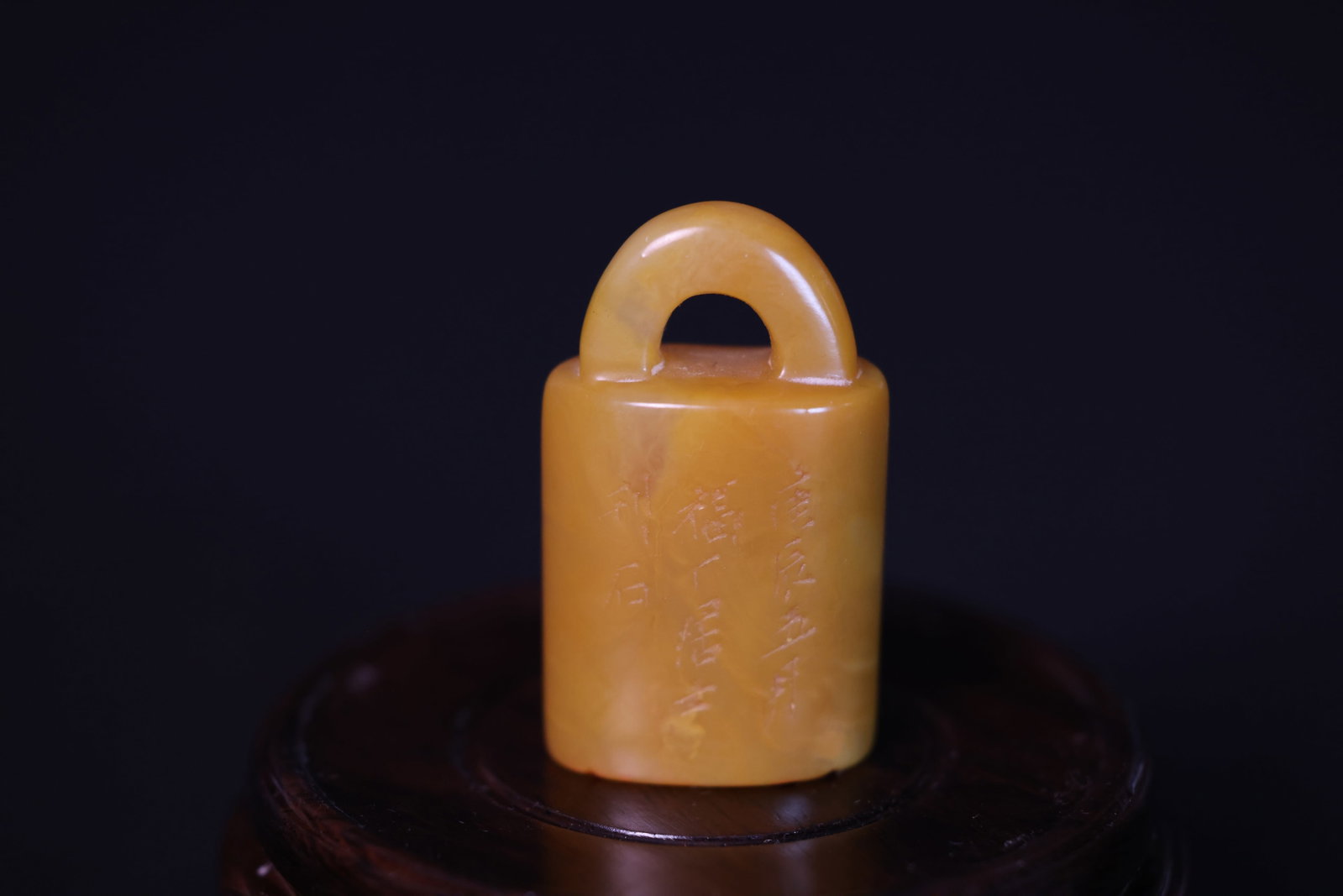 Shoushan Huangtian stone seal with ring finial
