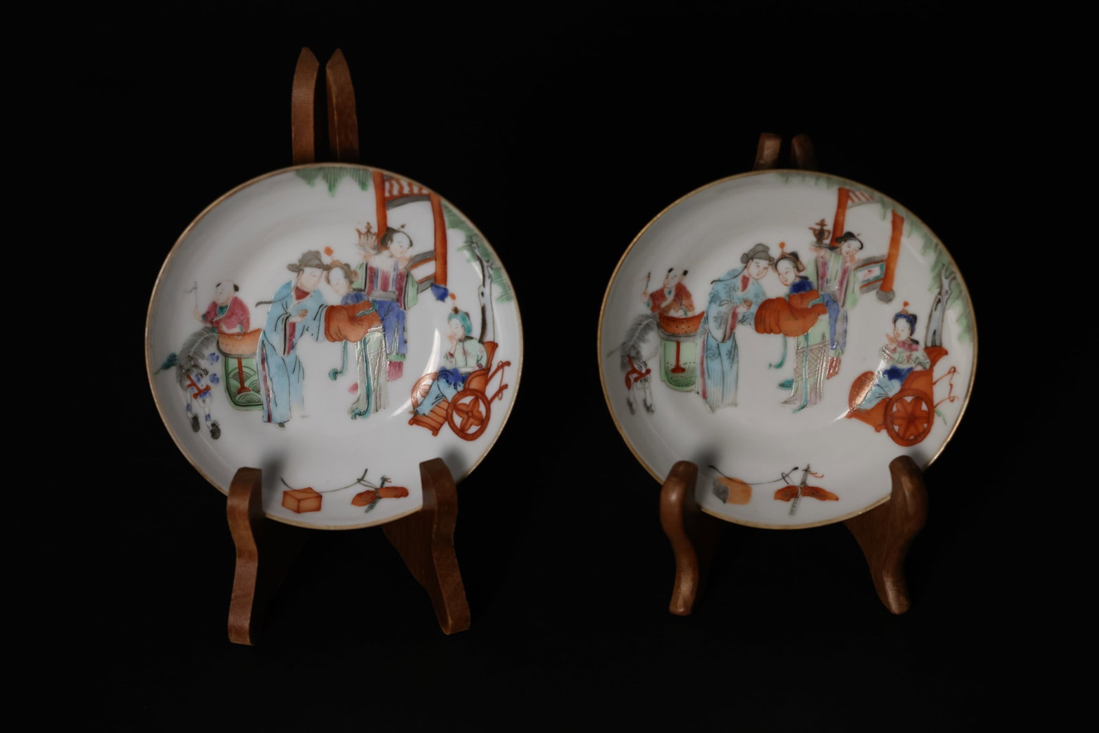 Pair of Small Famille-Rose Story-Decorated Plates, Xianfeng Reign Mark (’???’ uncertain): Naturally aged with signs of use; gilt loss and wear to the rim. H 3.1cm x W 12.8cm