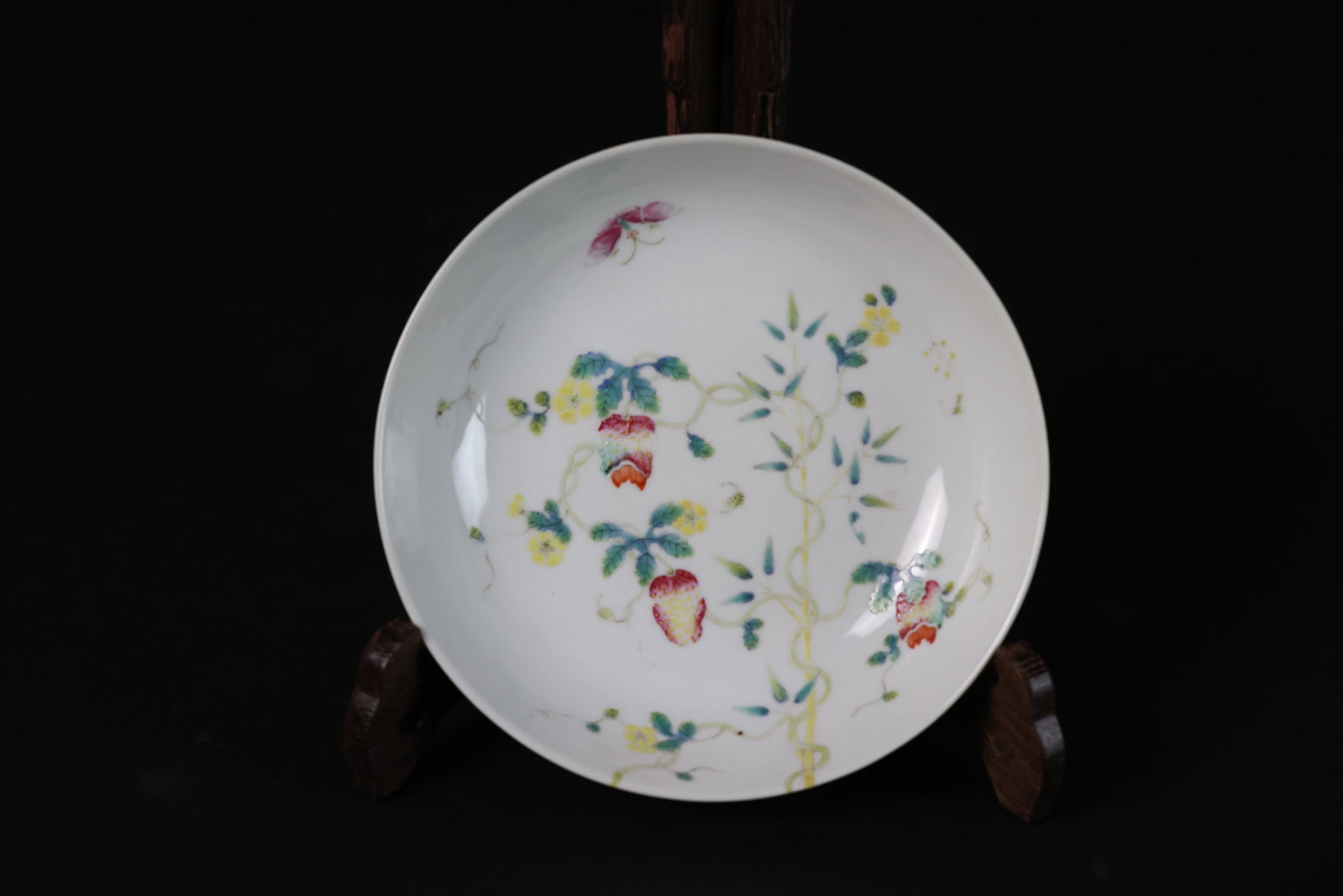 Republican Period Famille Rose Floral & Butterfly Dish, 'Da Qing Guangxu Nianzhi' Mark: H 4.3cm W 17cm