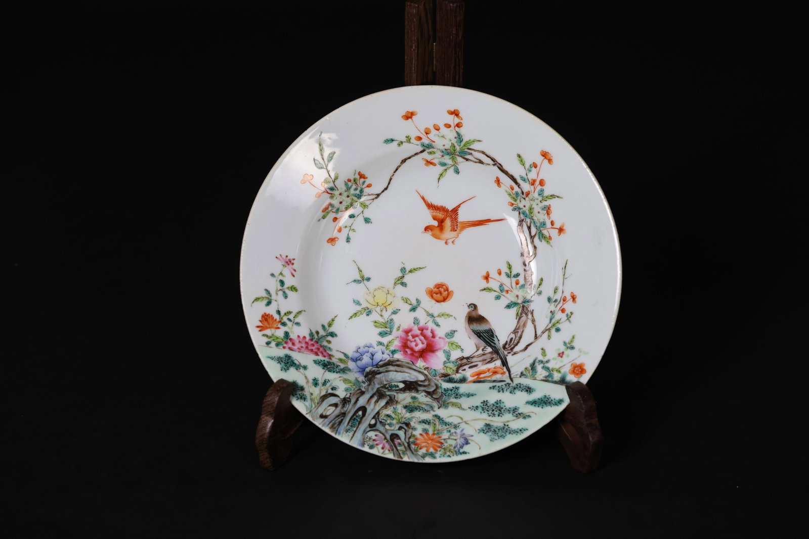 Republican Famille Rose Flower-and-Bird Waisted Dish, "Da Qing Tongzhi Nian Zhi" Mark: Natural aging and signs of use; otherwise in overall excellent condition. H 4.2cm. W 23cm