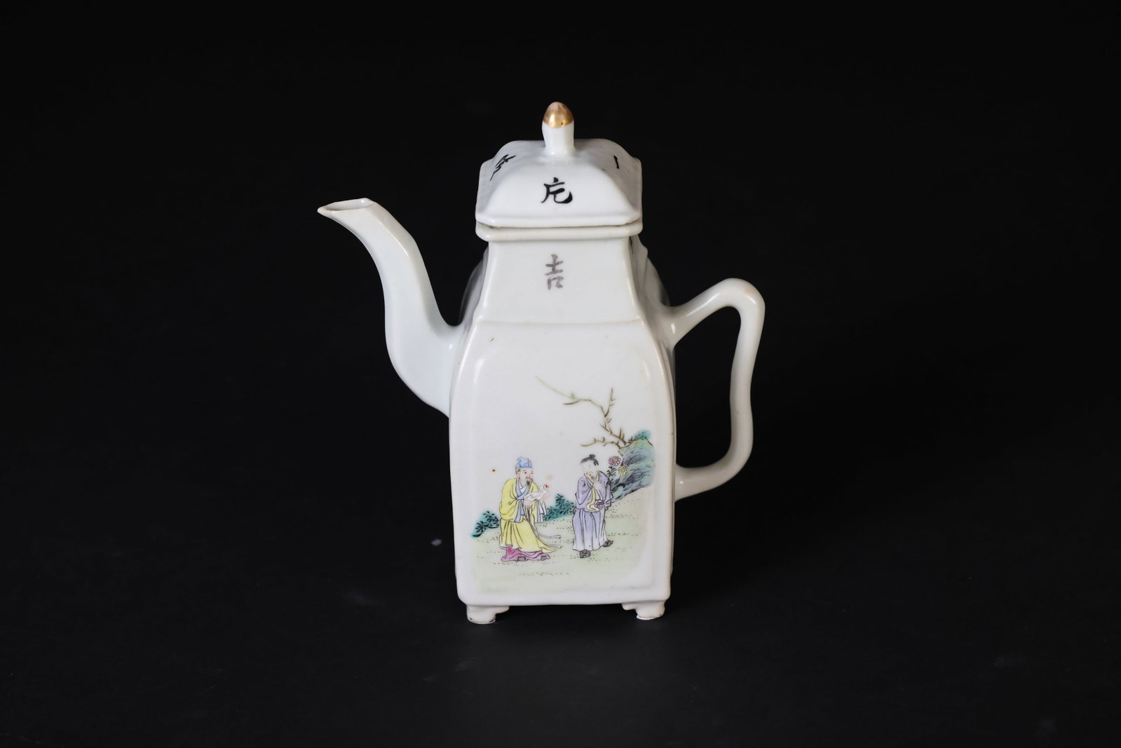 Republic Period (1912–49) Famille Rose Square-Form Lidded Ewer with Figural Decoration: H 17cm W 15cm