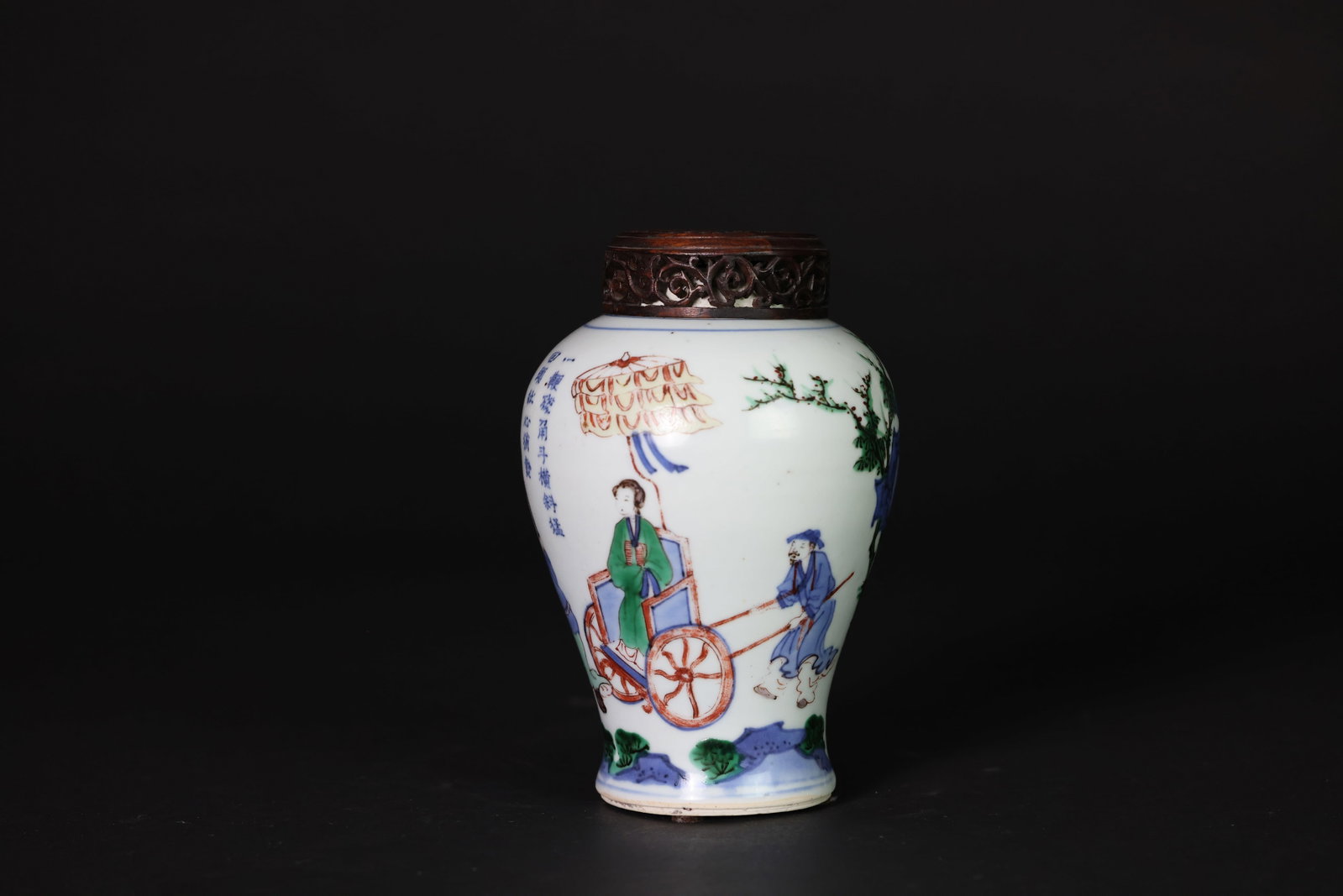 Late Ming–Early Qing Blue-and-White and Polychrome Figural Meiping Vase with Wood Cover: Natural age wear, patina, and color loss; signs of use; two internal Y-shaped hairlines and one internal I-shaped hairline, all not visible on the exterior. H 17cm W 11.5cm