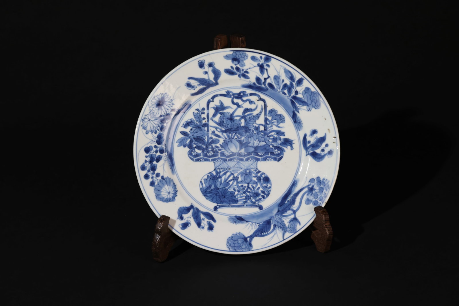 Qing Dynasty blue-and-white porcelain floral dish with painted seal mark (1 of 5)