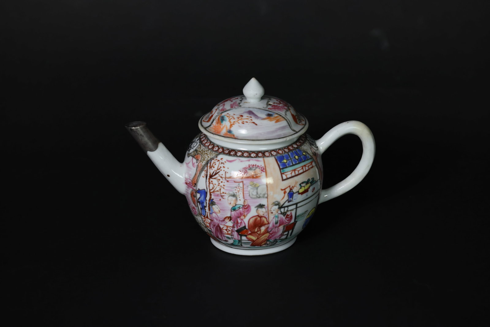 Qing Dynasty Famille Rose Figural Lidded Teapot, Chinese Export Porcelain (1 of 6)