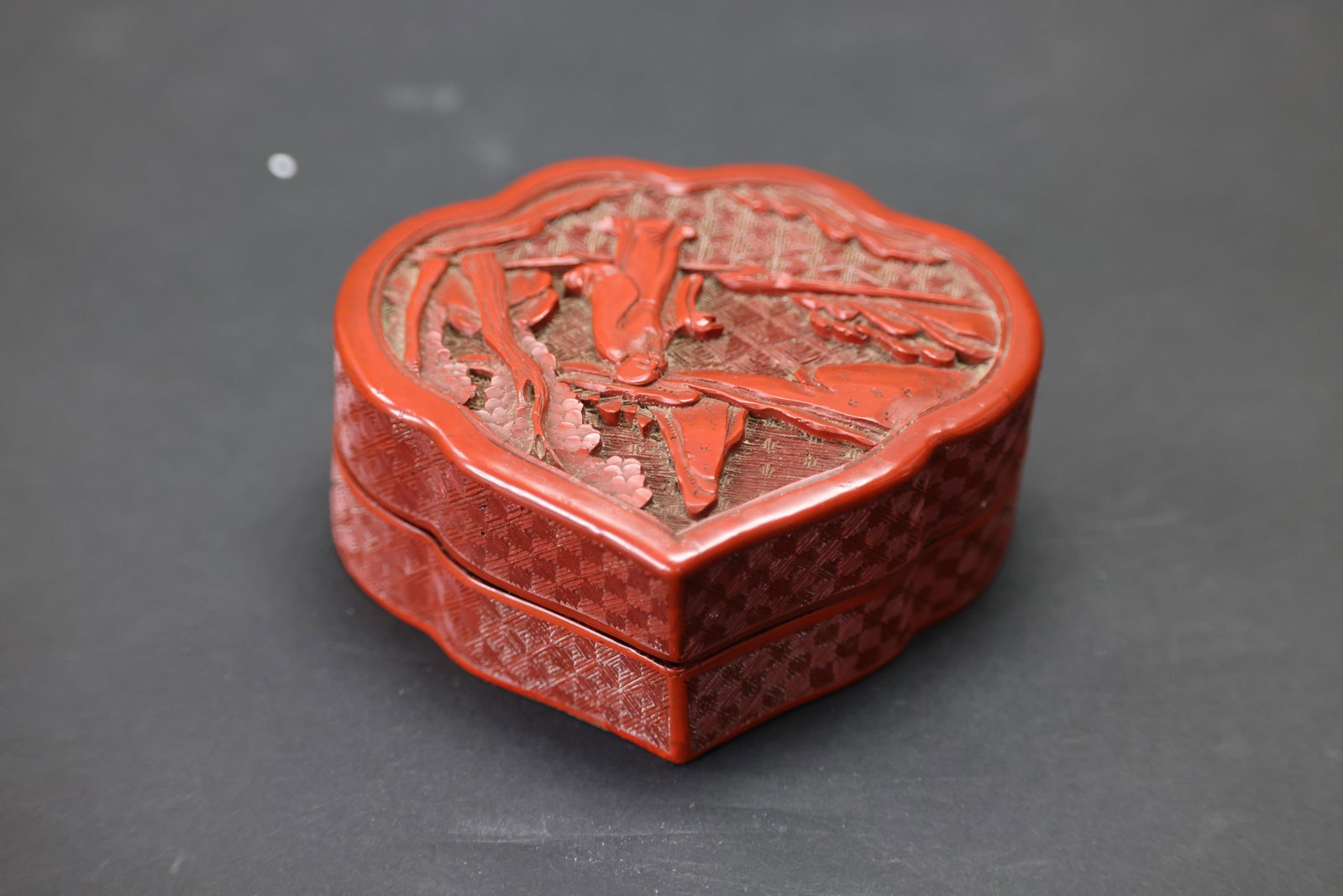Qing Dynasty Lacquer Peach-Shaped Lidded Box with Landscape and Figures: Natural age wear and patina, signs of use, several small glaze flakes to the inner rim of the cover, otherwise in overall good condition. H 4.5cm W 11.4cm