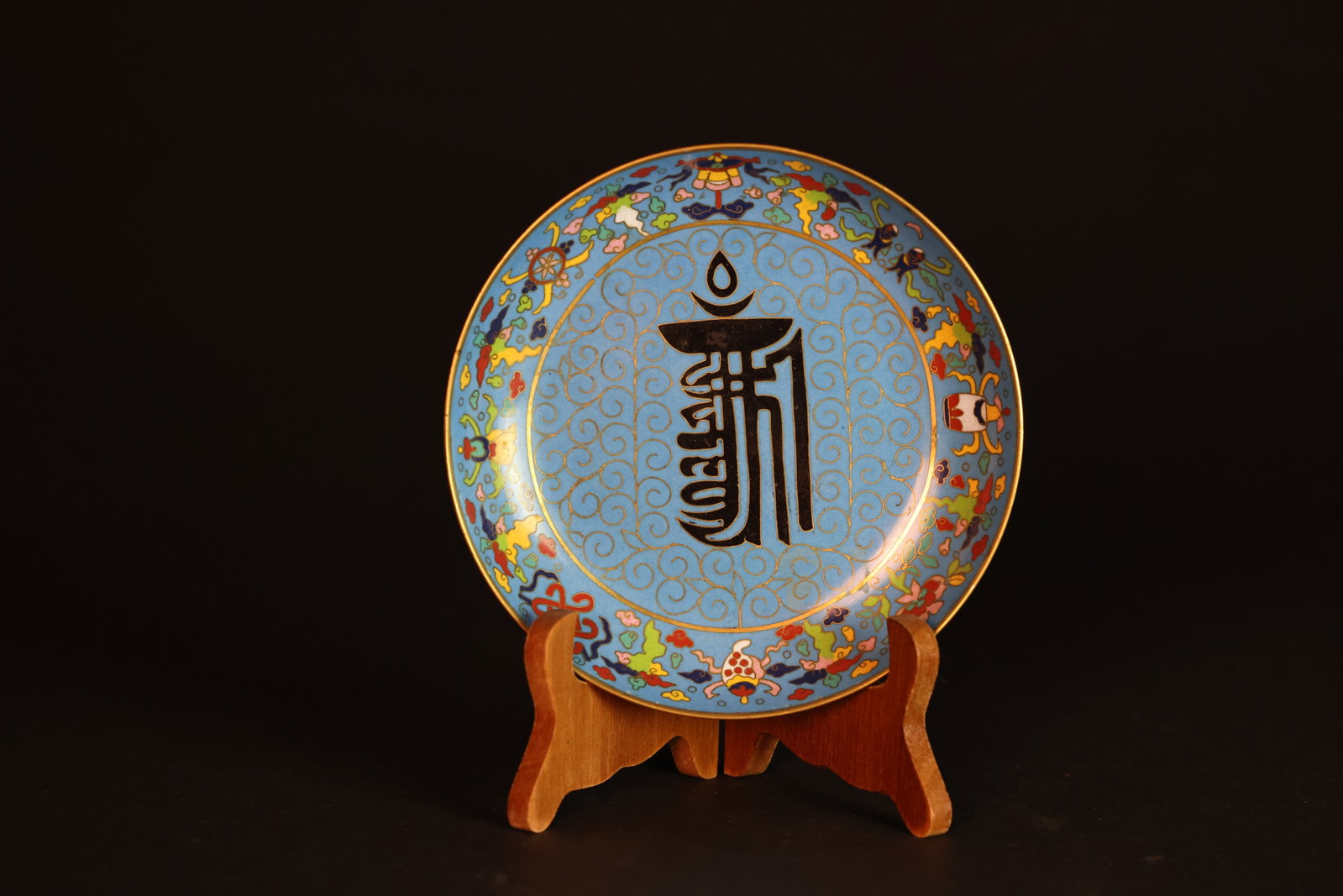 Late Qing–Republic Cloisonné Dish, Eight Auspicious Clouds & Sanskrit Inscription, 'Qianlong': Natural aging, patina, minor gilt loss, otherwise in excellent condition. H 3.8cm. W 16.4cm