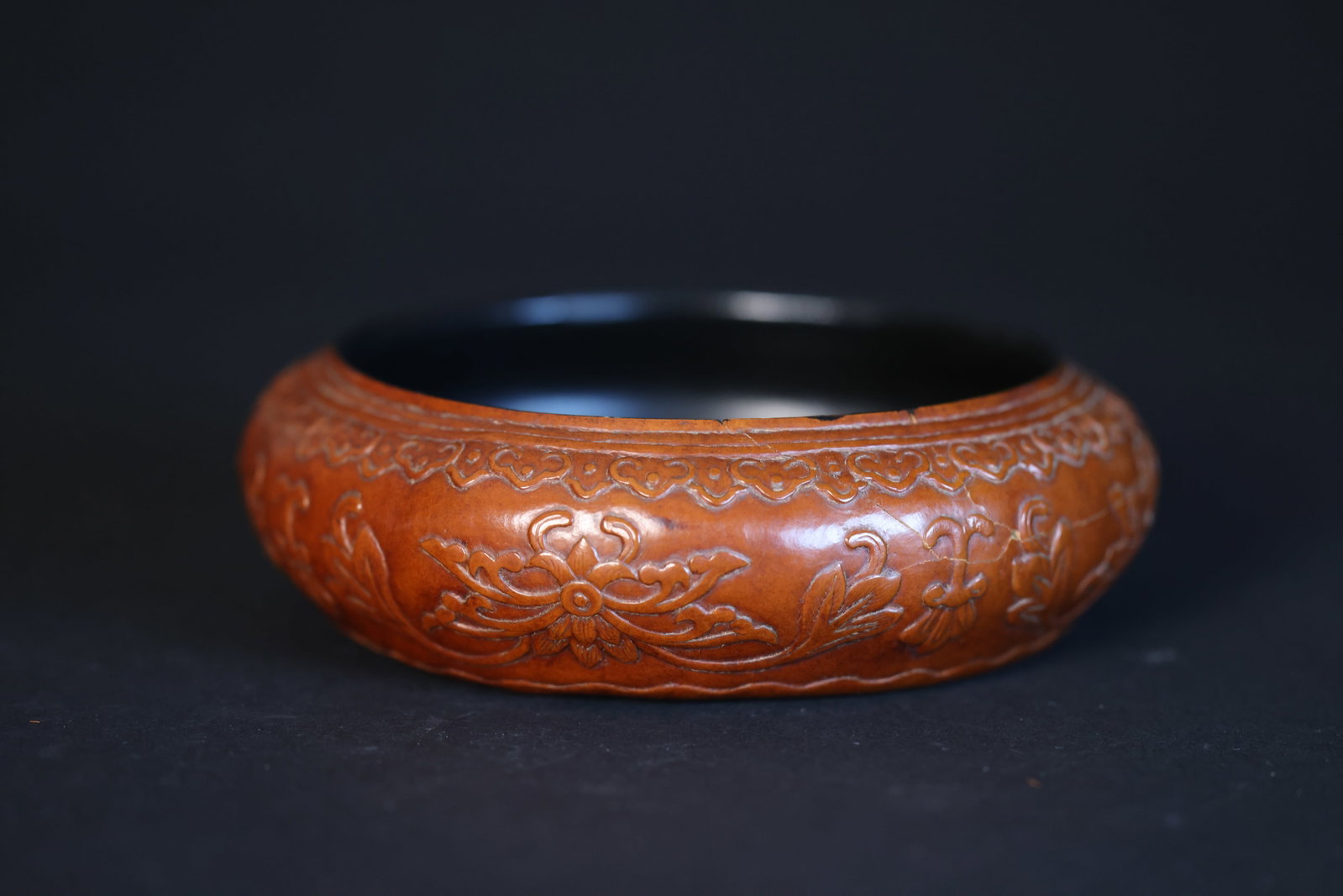 Qing Guangxu 13th Year (marked) Gourd-shaped Bowl with Ruyi and Lotus Motifs: Naturally aged with patina, interior with crackle glaze, one area restored after damage (restoration measures approx. 9 x 3 cm), otherwise in good overall condition. H 5.5cm W 16.5cm