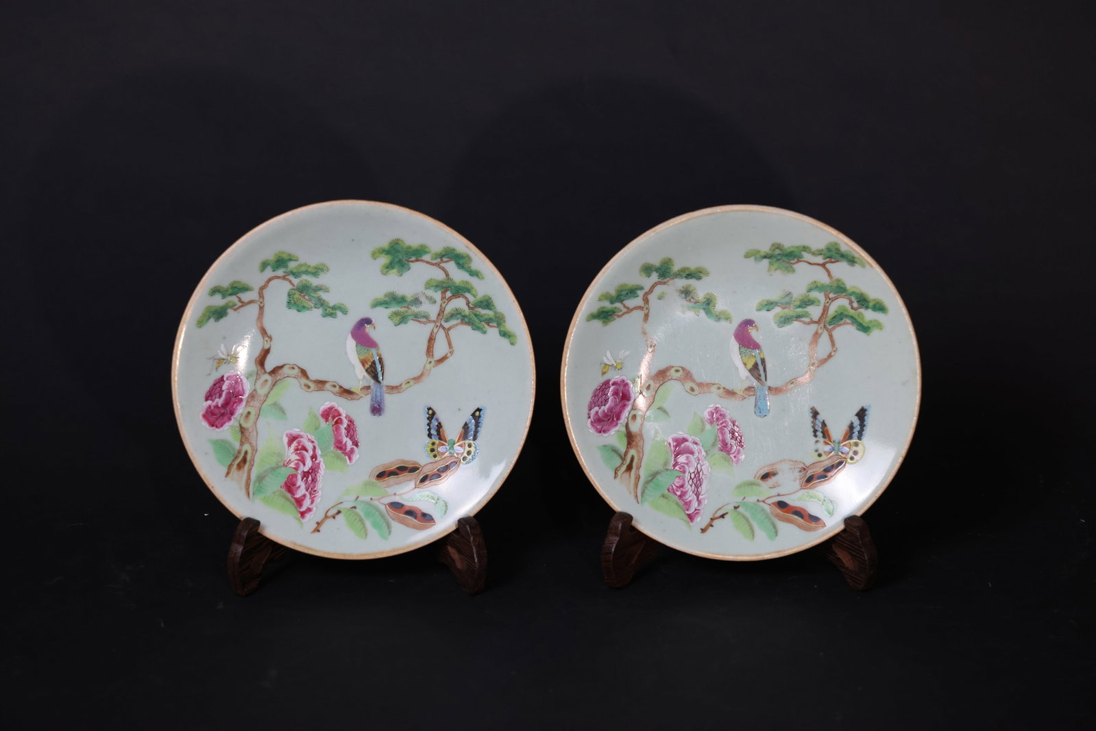 Pair of Late Qing Famille Rose Parrot-and-Flower Plates on Douqing (Pea-Green) Ground: Pair. Gilt rim with minor wear, enamels with natural age toning, and some accumulated dust and patina to the base. No cracks or chips; overall in excellent condition. H 2.5cm W 19cm