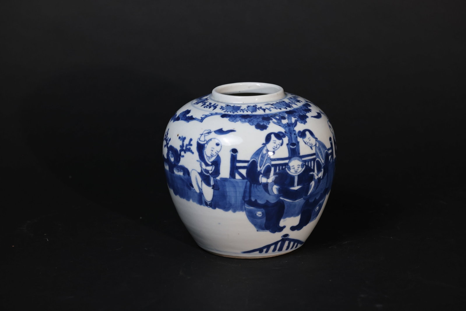 Blue-and-White Jar Depicting a Court Lady and Child at Play: Overall in good condition with no firing lines or chips; rim is intact; minor age-related surface stains and a few tiny glaze pulls; lacking the original cover. H 15cm W 17cm
