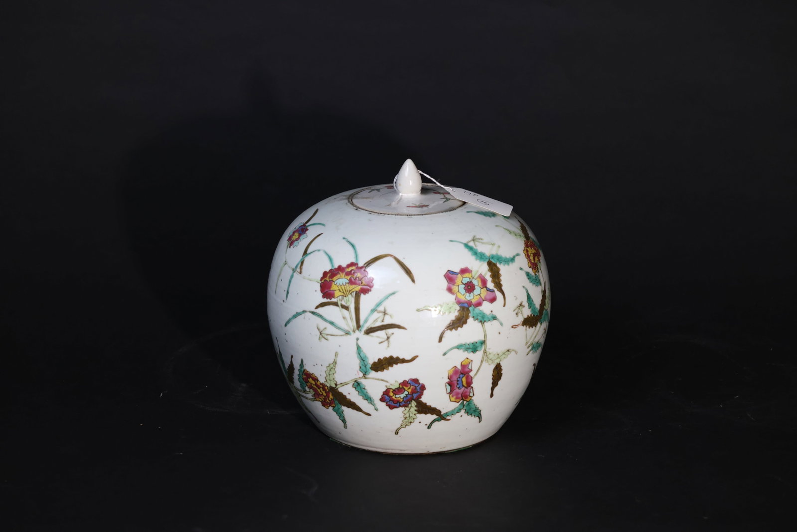 Late Qing Famille Rose Floral Melon Porcelain Jar: The body is generally well preserved with minor enamel wear and small glaze contraction spots. The cover shows an old firing line and traces of aged adhesive tape, with some wear around the rim consis