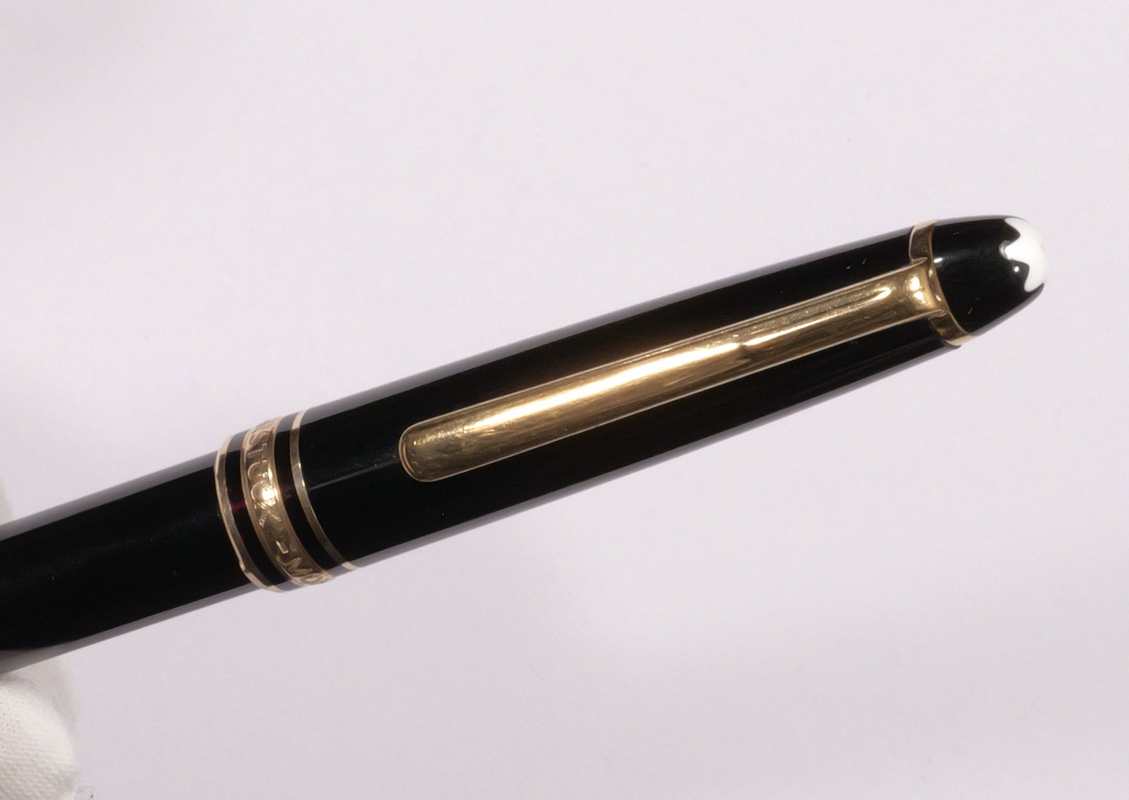 *HIGHLIGHT* Montblanc Meisterstuck Black w/ 14kt Gold Nib Fountain Pen - Vintage/Authentic: Really nice! You don't want to let this one get away!