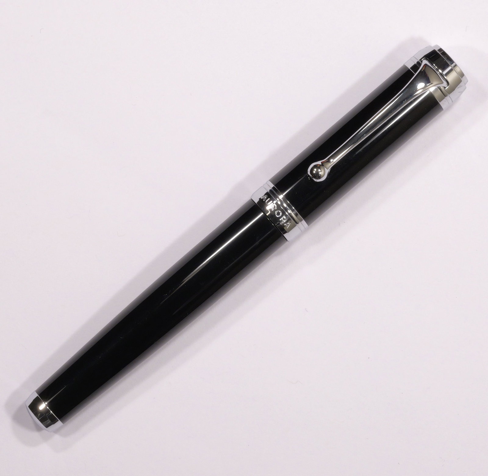 *GOLD* Aurora Italy D11 Talentum - 14 K White Gold Nib - Black and Chrome Fountain Pen: Looks brand new