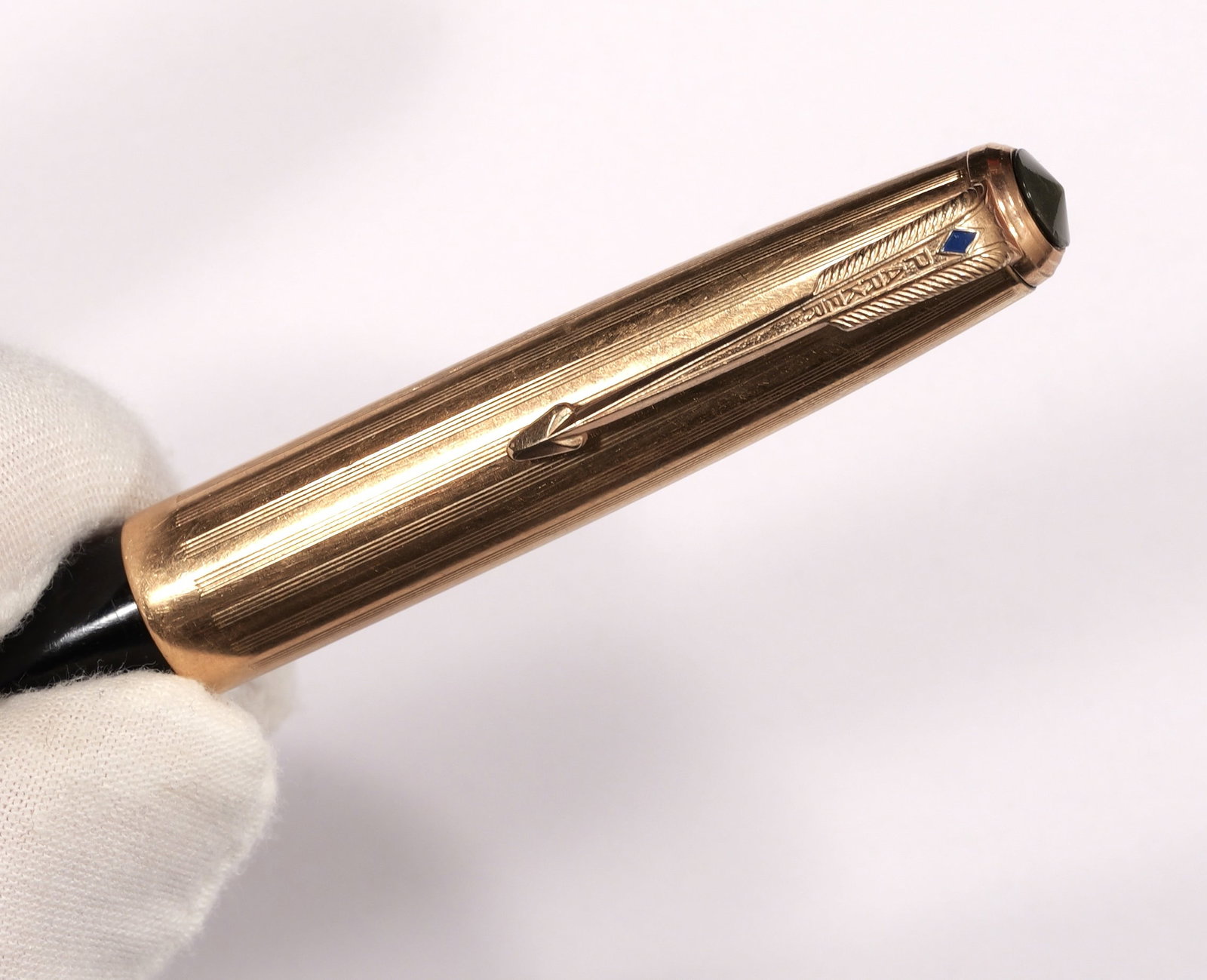 *GOLD* Vintage Parker Black Barrel and 16-KT Gold Filled Cap and Nib Fountain Pen: A lot of gold on this fountain pen!
