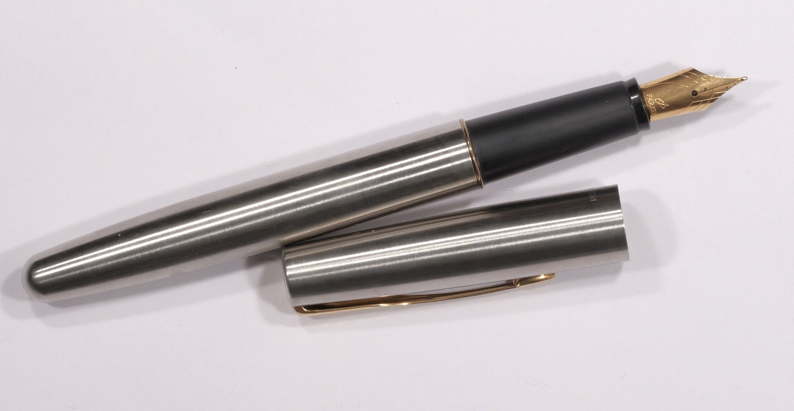 Parker Two-Toned Fountain Pen in Original Box: Nice!