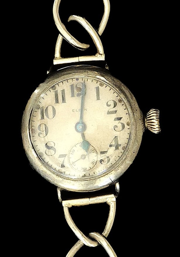 Vintage Art Deco Elgin Wrist Watch: Vintage Art Deco Elgin Wrist Watch. Chain link bracelet.