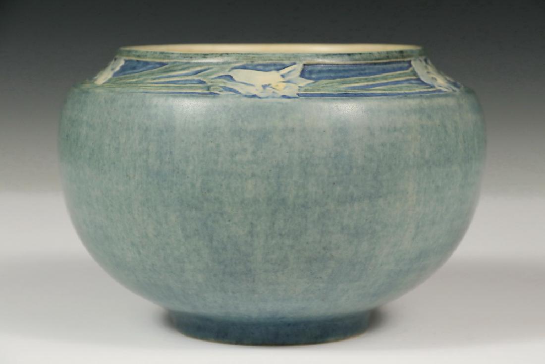 NEWCOMB COLLEGE ART POTTERY VASE, SADIE IRVINE (1 of 4)