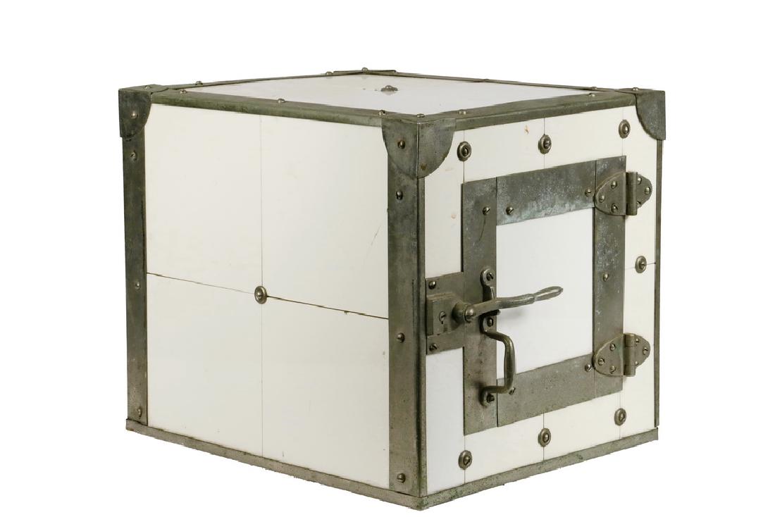 PORCELAIN CIGAR HUMIDOR (1 of 3)