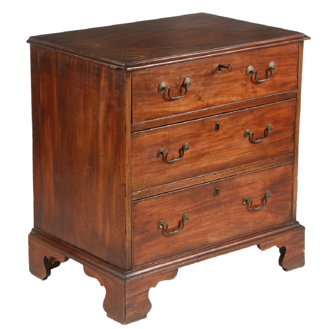 MAHOGANY GEORGIAN GENT'S CHEST (1 of 3)
