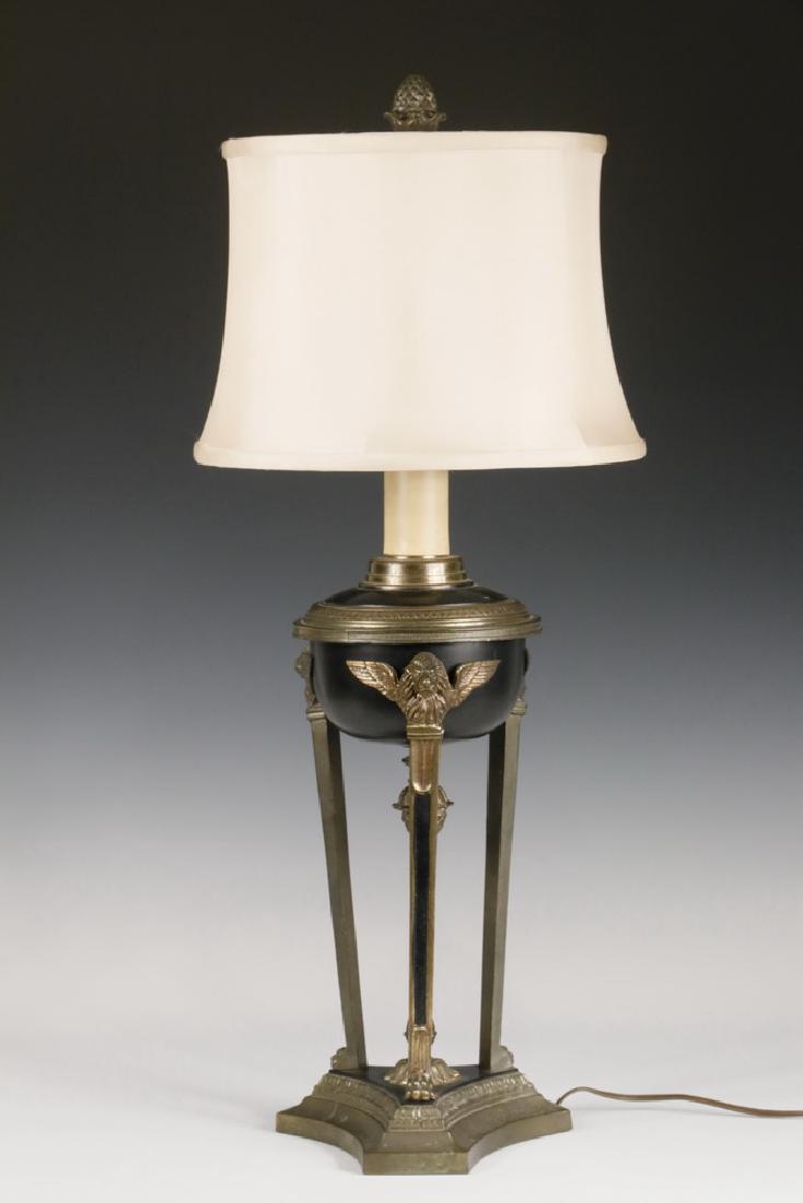 CLASSICAL DESIGN TABLE LAMP (1 of 3)