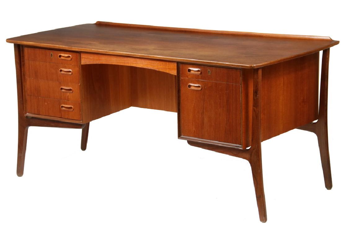 DANISH MODERN EXECUTIVE DESK: Arne Vodder (1926-2009) #207 Teak Sibast Desk, having incurved top with shallow gallery at back, side cabinets with four shallow drawers on left, single shallow drawer on right with deep drawer below,