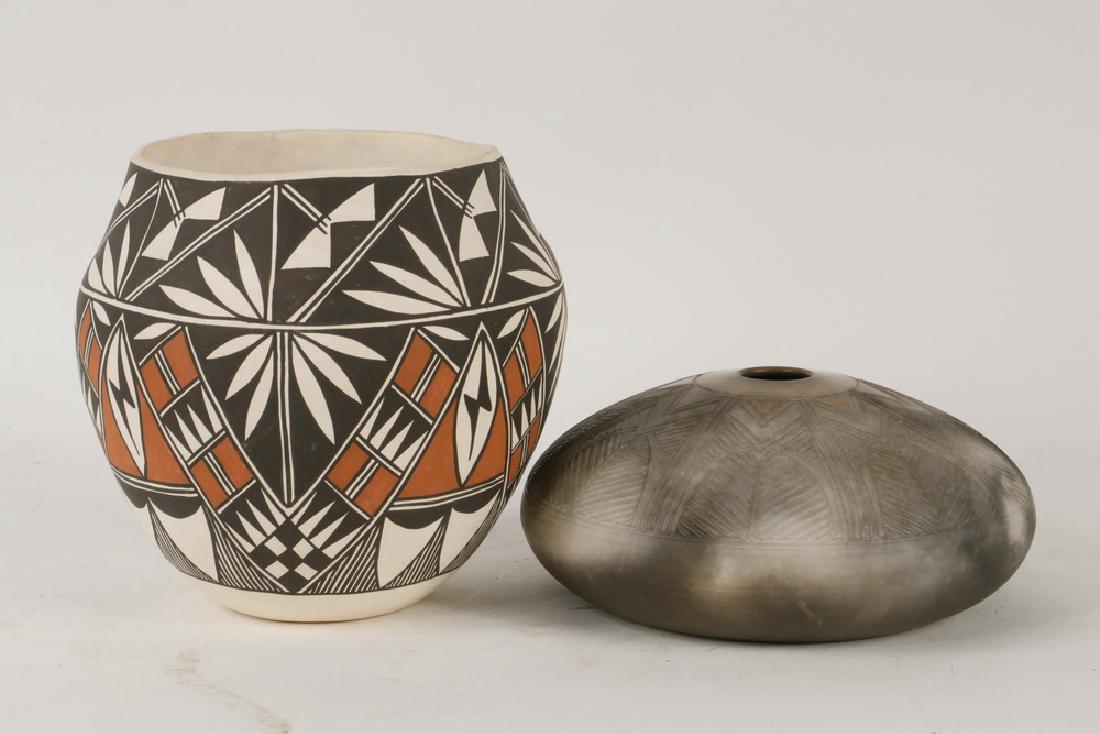 (2 PCS) NATIVE AMERICAN POTTERY (1 of 2)