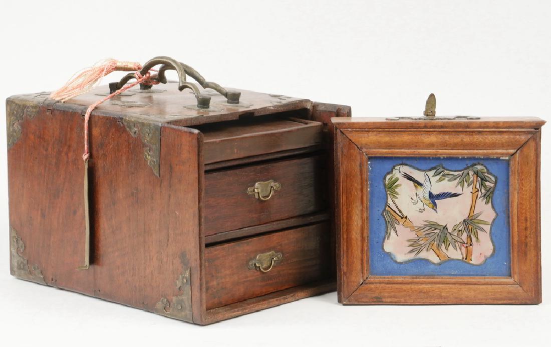 CHINESE MAKE-UP BOX (1 of 2)