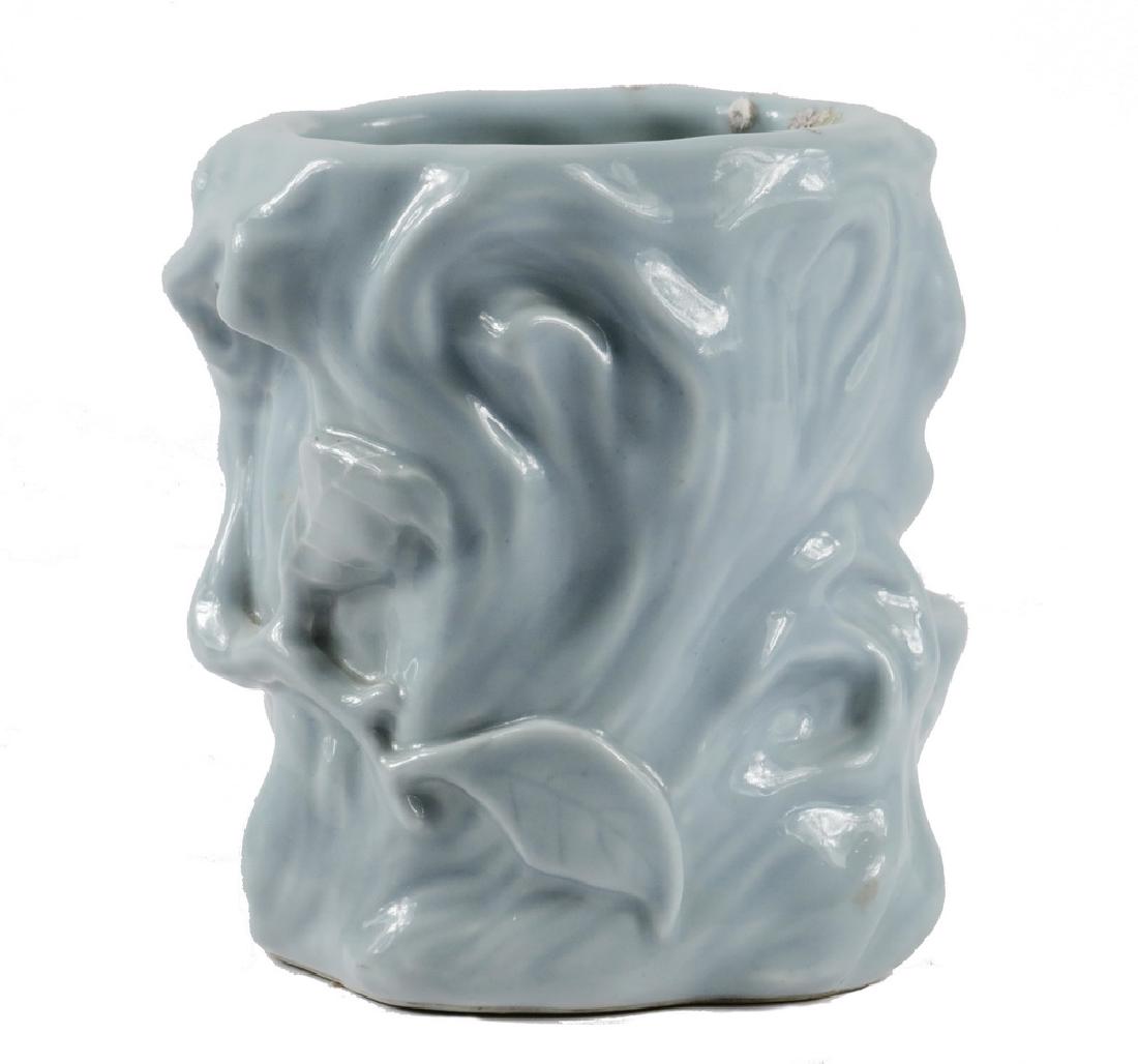 CHINESE PORCELAIN BRUSH POT (1 of 3)