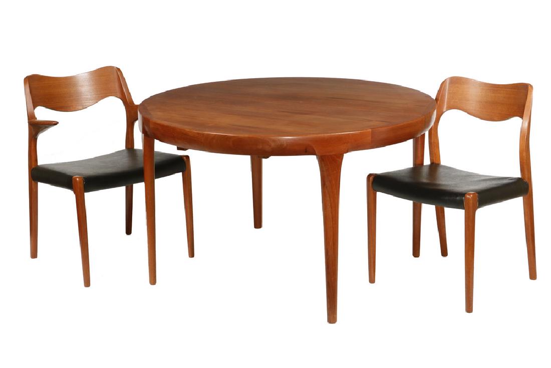 DANISH MODERN DINING TABLE BY MOLLER WITH (8) CHAIRS: 1960s Denmark Teak Dining Set designed by Neils O. Moller for J.F. Moller, unmarked, consisting of Model No 15 Round Table with two leaves, having a segmented edge featuring a scalloped interior line,