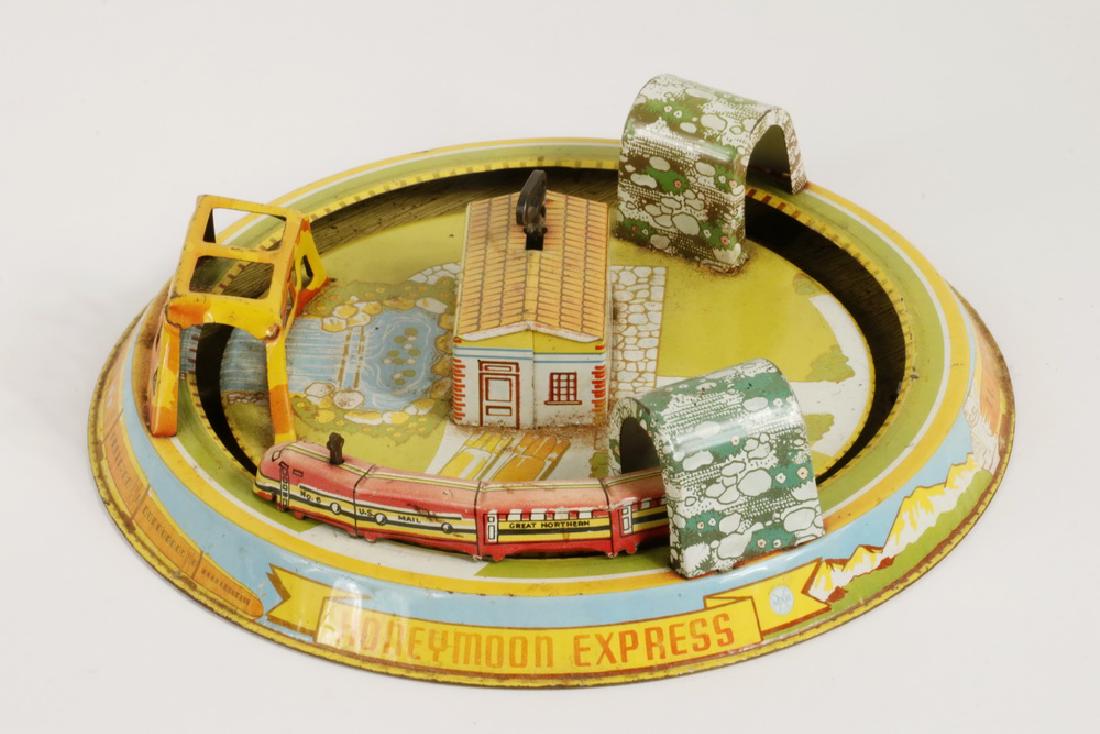 MARX HONEYMOON EXPRESS TRAIN TOY (1 of 2)