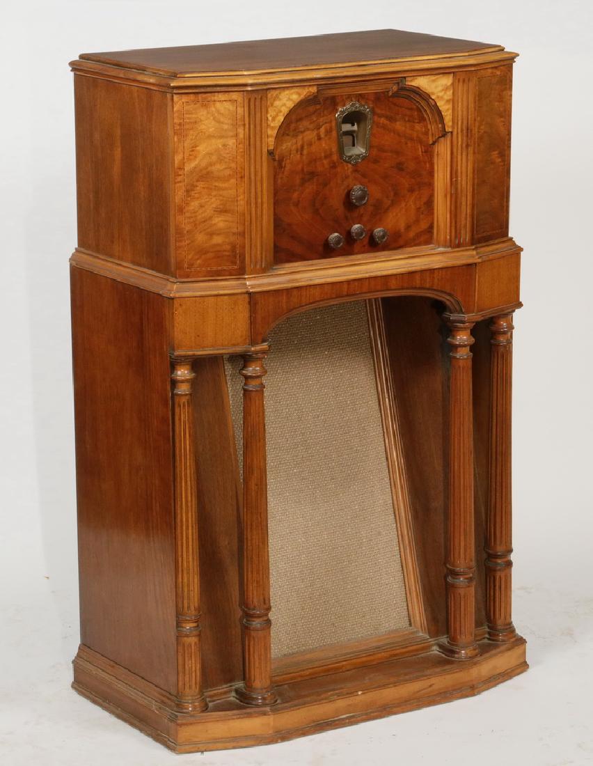 VINTAGE PHILCO CONSOLE RADIO (1 of 3)