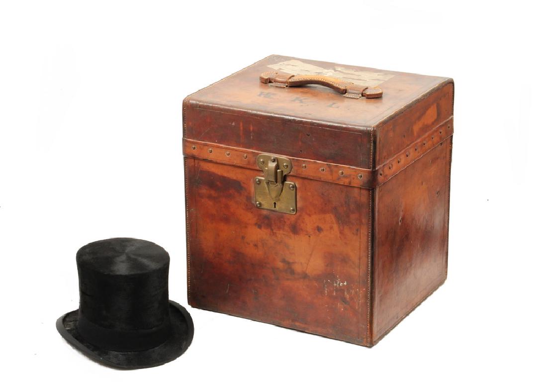 LOUIS VUITTON HAT TRUNK (1 of 7)