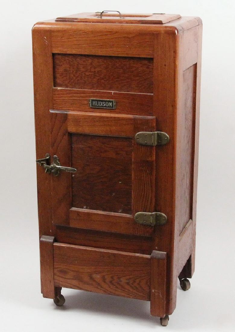 APARTMENT SIZED ICE BOX