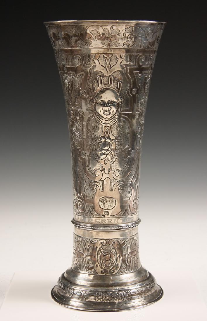 FLOWER VASE (1 of 8)