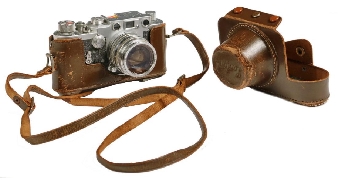 35MM SHOWA KOGAKU LEOTAX DIV LEICA COPY CAMERA: Circa 1952 Leotax model DIV, 35mm Rangefinder Body s/n 555172, with Kogaku Topcor 1:2 5cm lens, No 14543, filter, in original brown leather case. Seems to work well, optics are clean.