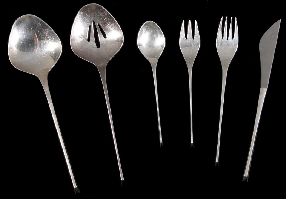 (32 PCS) VISION PATTERN INTERNATIONAL STERLING FLATWARE: (32) Piece Set of International Sterling Silver Flatware in the Vision Pattern, designed by Ronald Hayes Pearson, including: (8) Knives; (9) Dinner forks; (9) Teaspoons; (3) Salad/dessert forks; (2) S