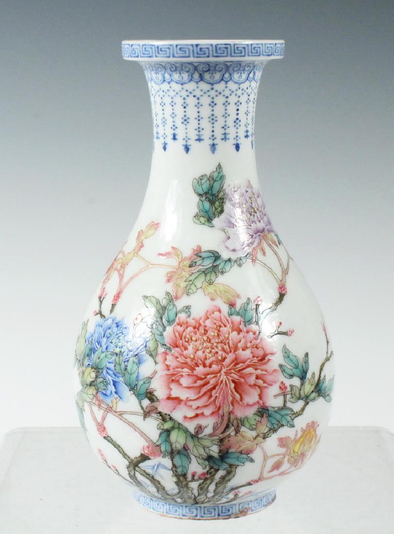 CHINESE PORCELAIN YUHUCHUNPING VASE (1 of 7)