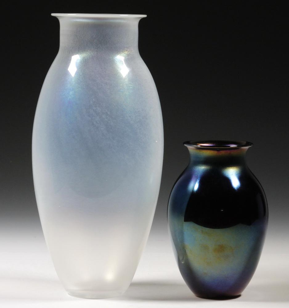 (2 PCS) ART GLASS BY JOSH SIMPSON (NY/MA, 1949- ): (2) Signed Hand Crafted Art Glass Vases by Josh Simpson, both ovoid shaped with slightly flared rim, including: Iridescent pearl tone vase, incise signed numbered '4-137' and dated 1995 on base, 10 1/