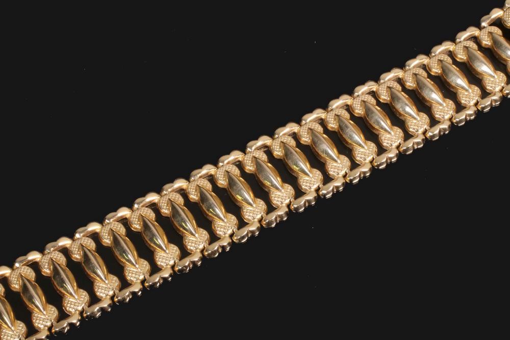 LINK BRACELET IN 18K GOLD (1 of 2)