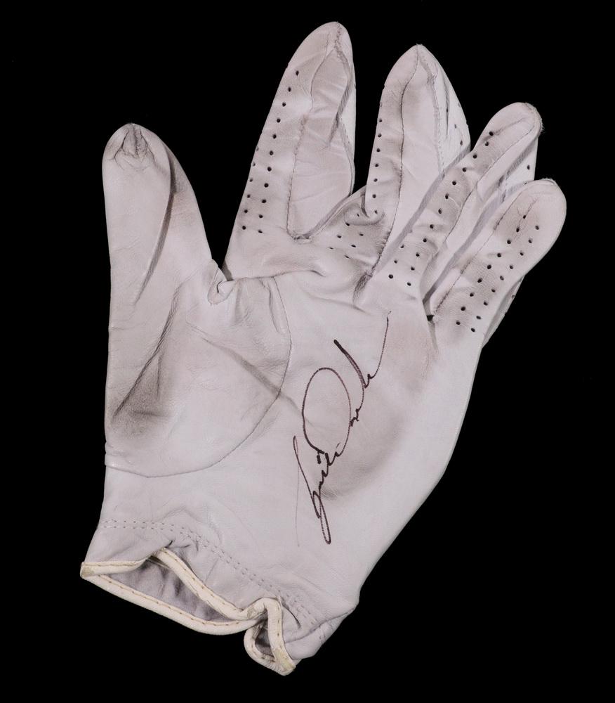 THE GLOVE TIGER WOODS WORE FOR THE US OPEN 2000 WIN AT (1 of 5)