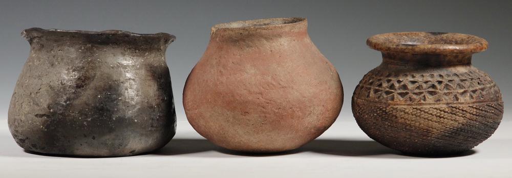 (3) EARLY NATIVE AMERICAN POTS (1 of 4)