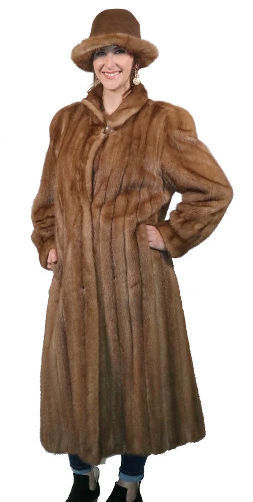 (2 PCS) FULL LENGTH MINK COAT PLUS HAT: (2) Piece Apparel Lot, including: Full length natural light brown ranch mink coat, female skins, with long sleeves, shawl collar, slash front pockets, three front hook closures, light brown satin lini