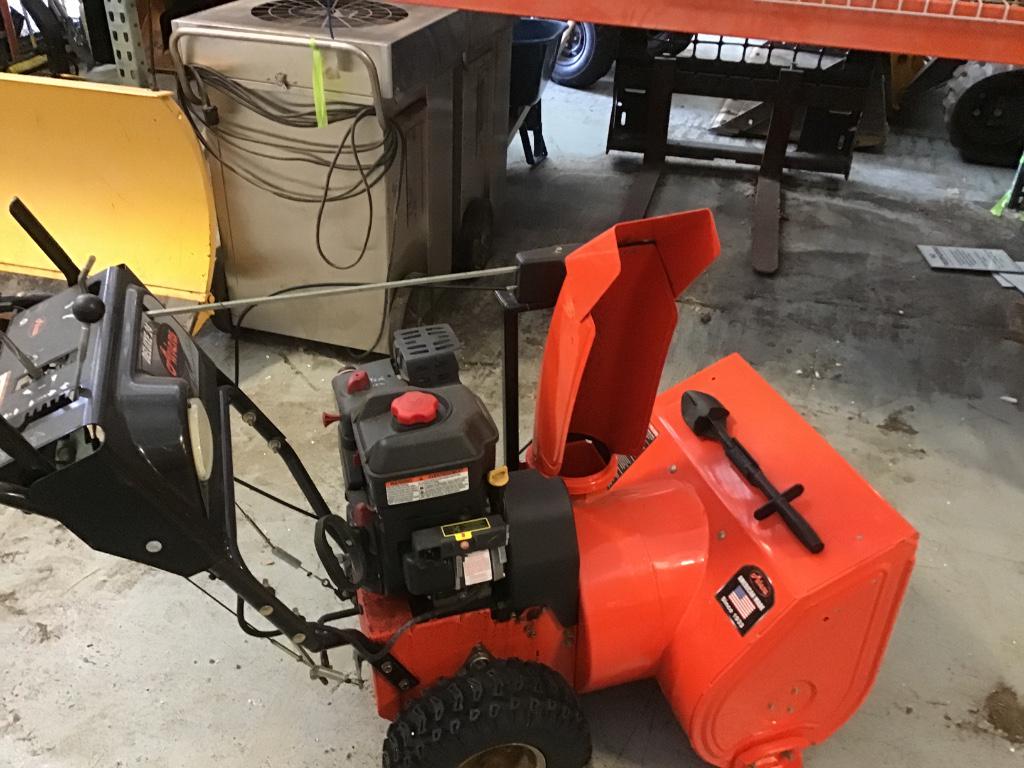 ARIENS SNOWBLOWER: Ariens Deluxe 24 Platinum Series self propelled snowblower with Briggs & Stratton 1150 series engine. Good condition, runs. Model# 921017
