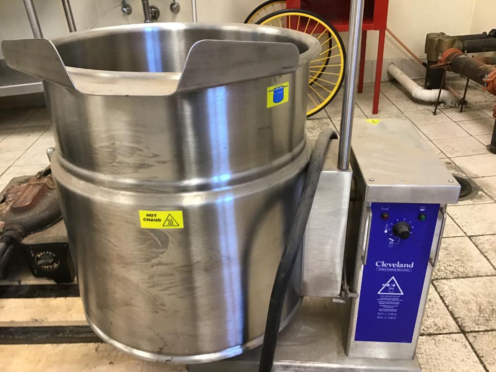 GARLAND 12 GALLON TILTING STEAM KETTLE: Cleveland 12 gallon Tilting 1/3 Steam jacketed Electric Tabletop Kettle