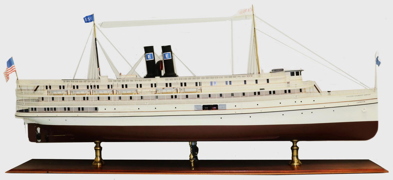 CASED BOARDROOM SHIP MODEL (1 of 12)